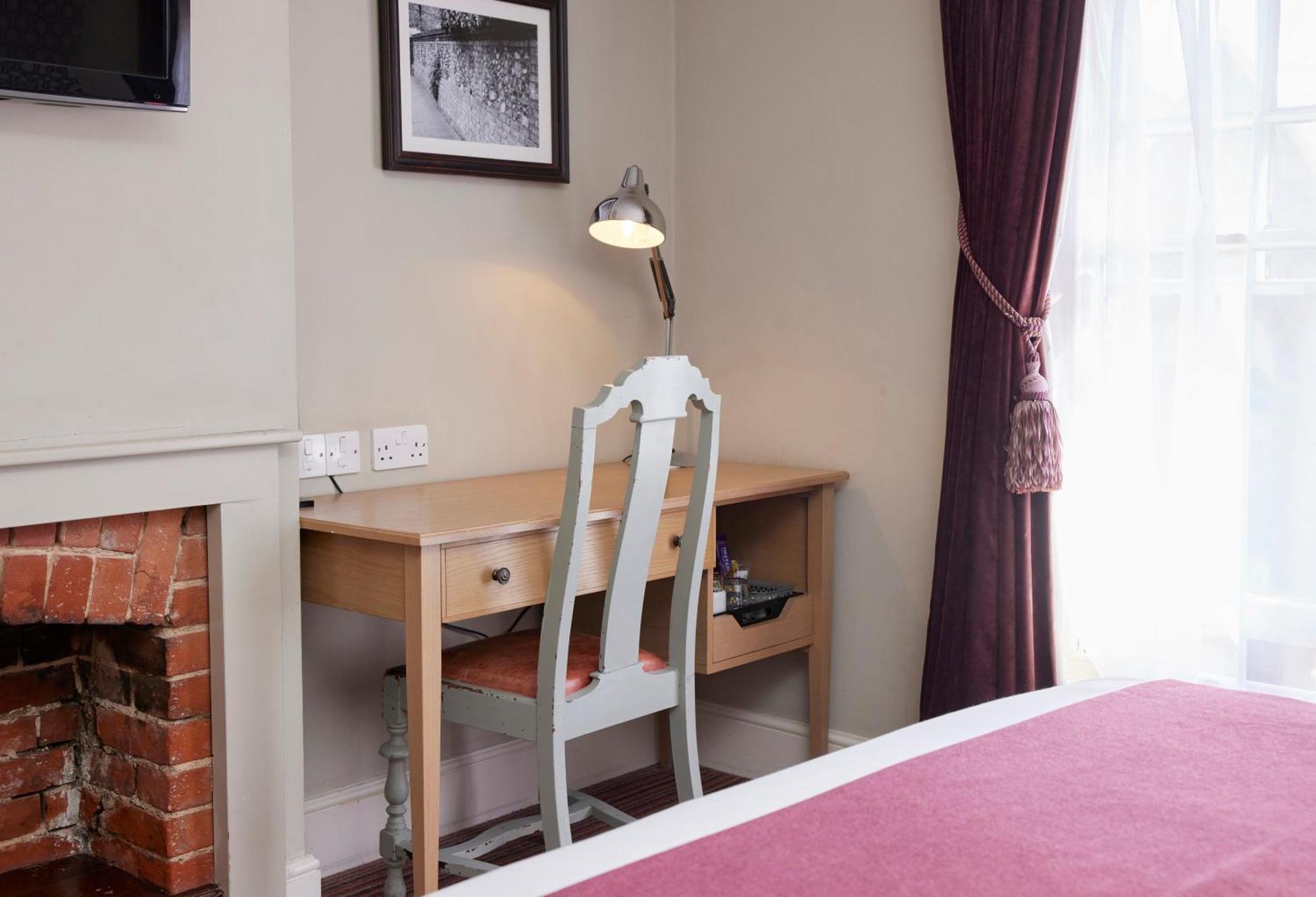 The Bushel By Greene King Inns Bury St. Edmunds ภายนอก รูปภาพ